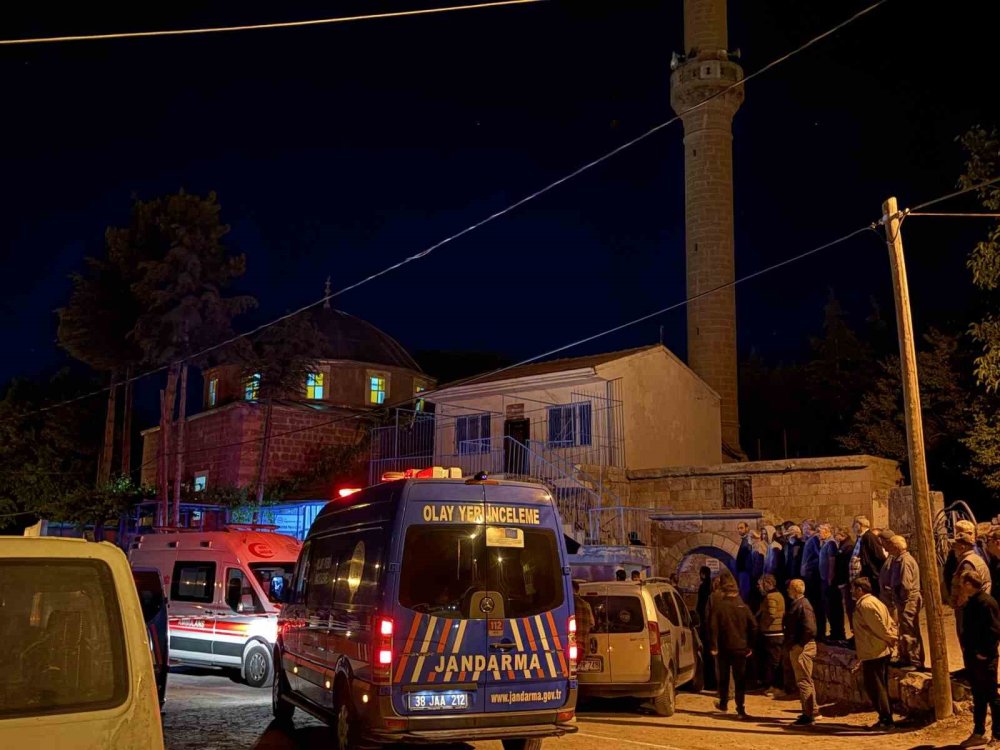 Yatsı Namazı Öncesi Dehşet.. Kayseri’de Cami Bahçesindeki Saldırıda 2 Kişi Öldü!