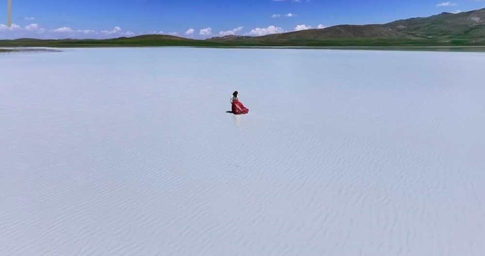 İki Yıl Önce Üzerinden Araçlar Geçen Akgöl, Şimdi Fotoğrafçıların Gözdesi Oldu
