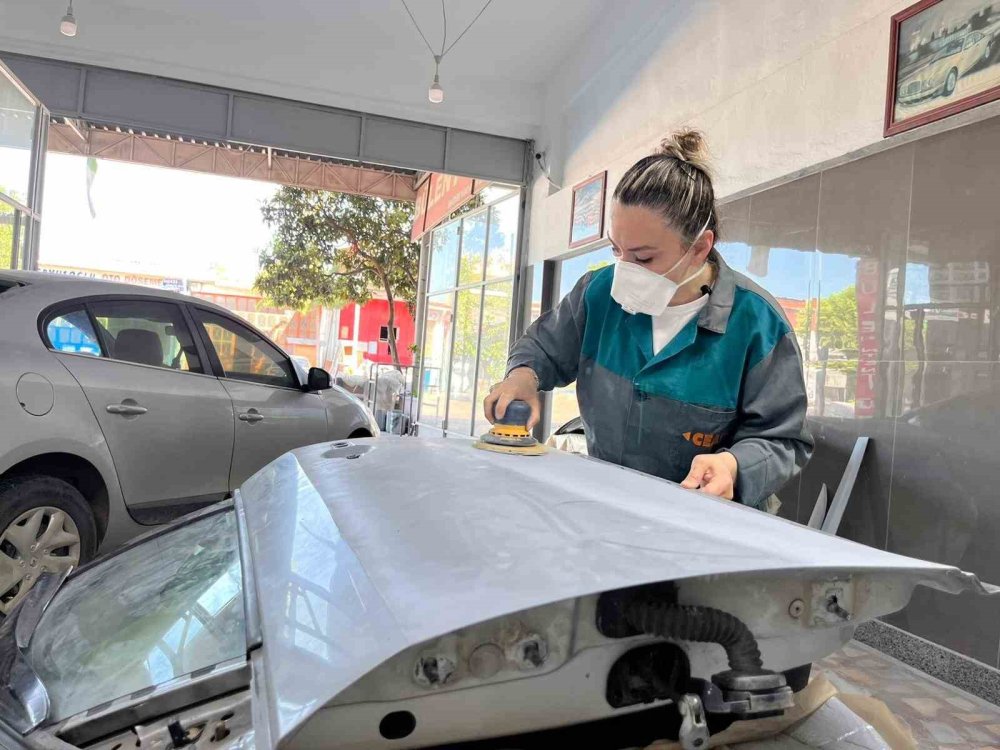 Ordu’da Kaporta Ustası Özlem Oral Dikkat Çekiyor.. 15 Yıldır Sanayide Çalışıyor!