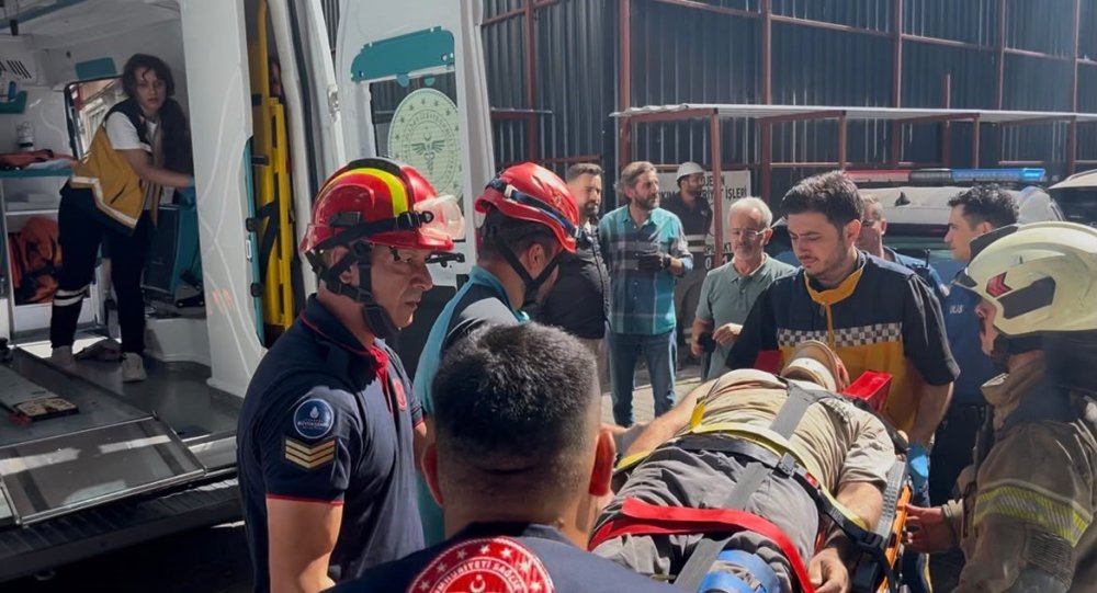 Kadıköy’de Yıkım Sırasında 2 İşçi Göçük Altında Kaldı
