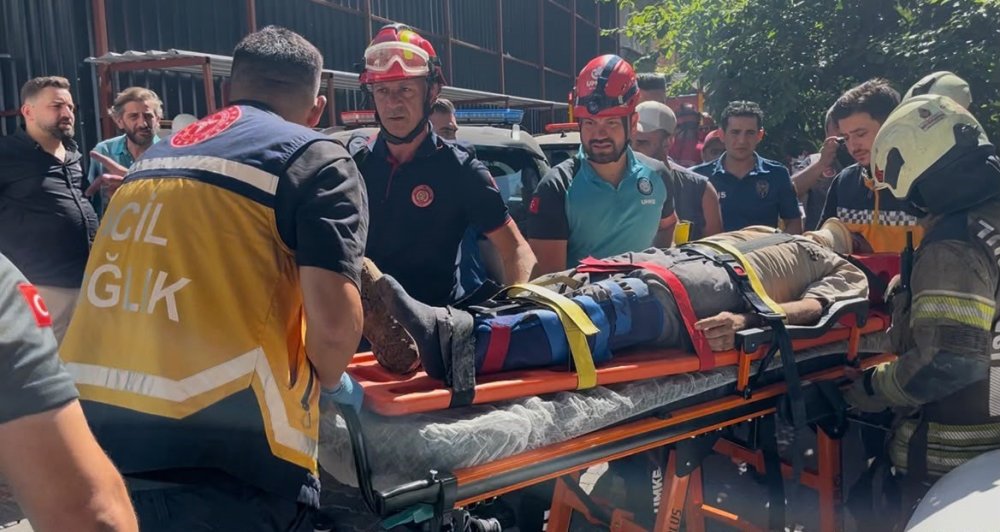Kadıköy’de Yıkım Sırasında 2 İşçi Göçük Altında Kaldı