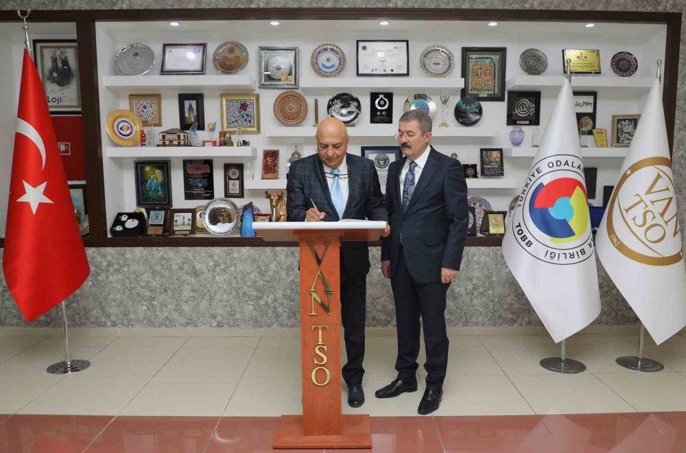 Van’da Türkiye-Ermenistan Teması.. İş Dünyası Sınır Ticareti ve İş Birliğini Masaya Yatırdı!