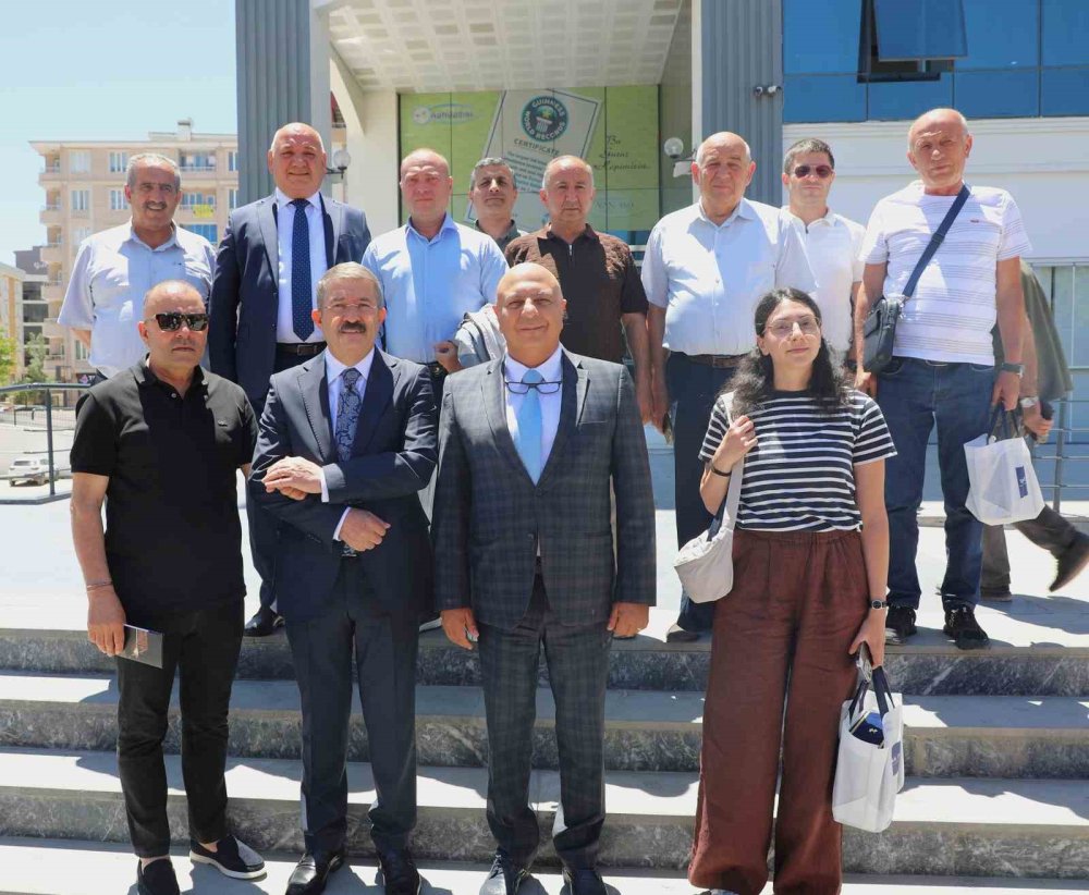 Van’da Türkiye-Ermenistan Teması.. İş Dünyası Sınır Ticareti ve İş Birliğini Masaya Yatırdı!