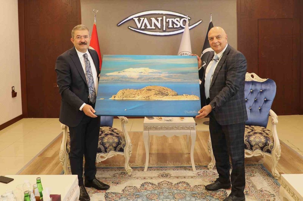 Van’da Türkiye-Ermenistan Teması.. İş Dünyası Sınır Ticareti ve İş Birliğini Masaya Yatırdı!