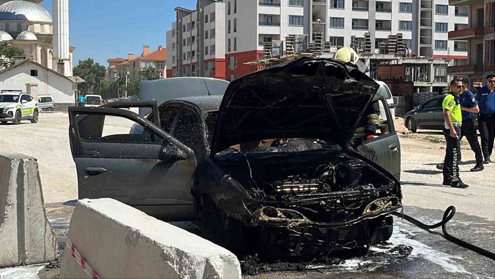 Araç Yangınları Sürücülerin Korkulu Rüyası: Gizli Tehlike İhmalle Büyüyor