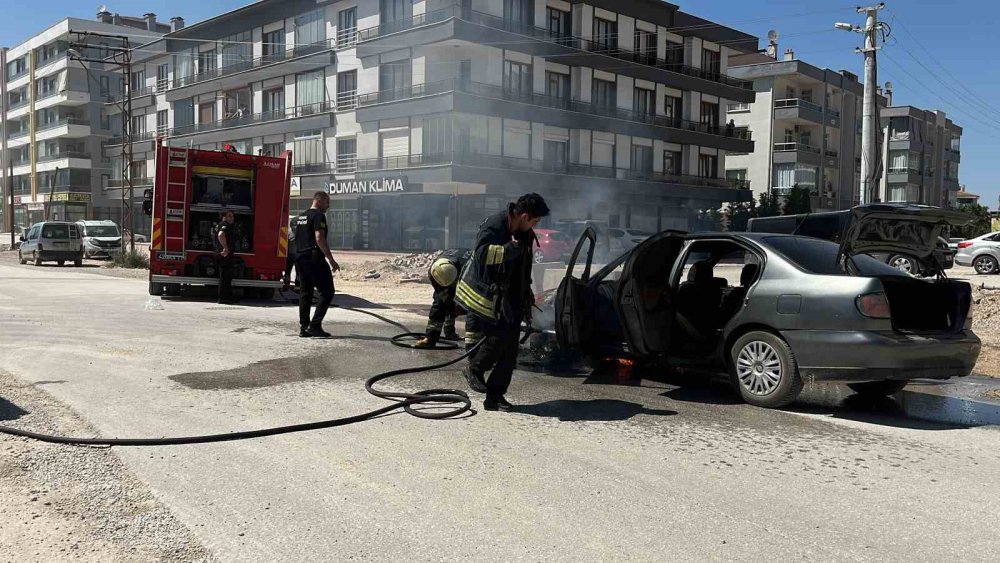 Araç Yangınları Sürücülerin Korkulu Rüyası: Gizli Tehlike İhmalle Büyüyor