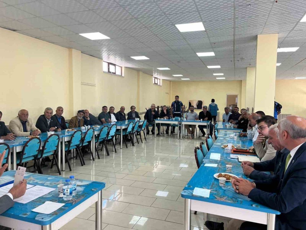 Arpaçay Belediyesi’nde Halk Buluşması.. Başkan Zeki Elma Soruları Yanıtladı!