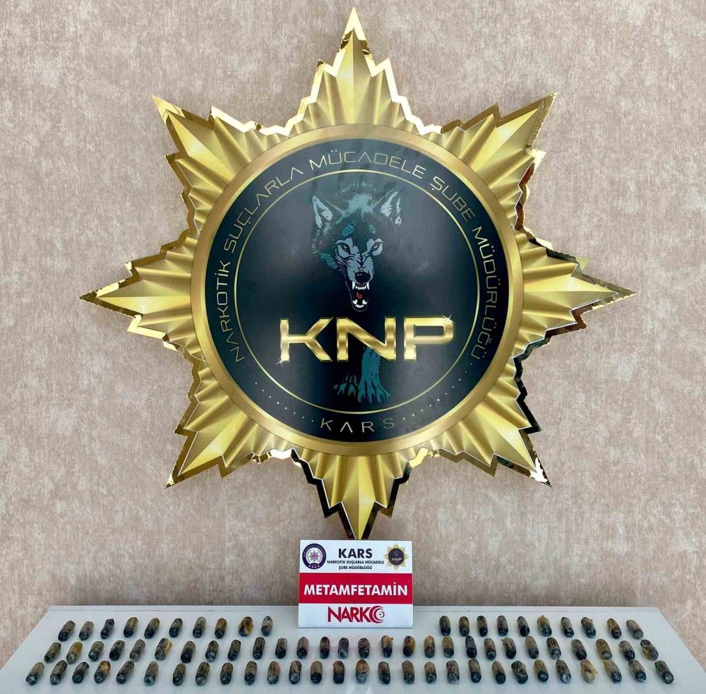 Kars'ta Narkotik Operasyonu.. İran Uyruklu Kurye 572 Gram Metamfetaminle Yakalandı!