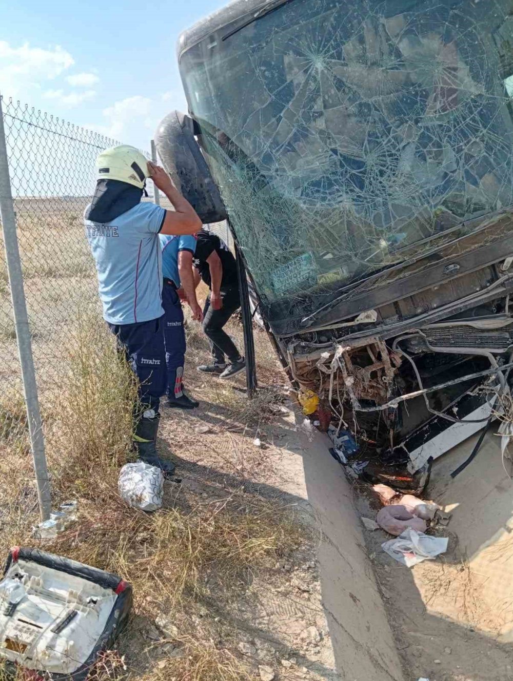 Niğde-Ankara Otoyolu’nda Yolcu Otobüsü Devrildi.. 44 Kişi Yaralandı!