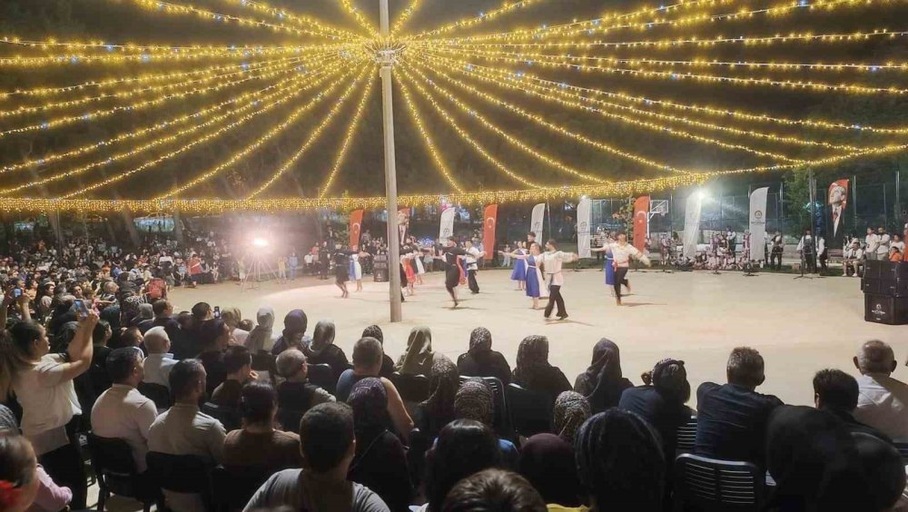 20. Uluslararası Halk Dansları Festivali’nde Coşku Sürüyor