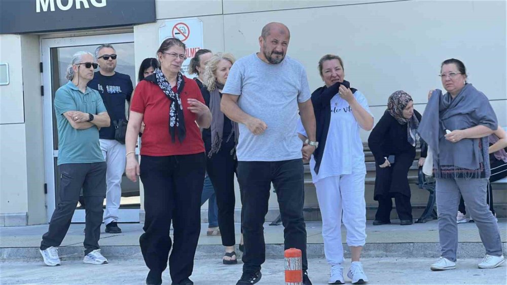 Diş Tedavisi İçin Gittiği Hastanede Yaşamını Yitirdi.. 8 Yaşındaki Ela'nın Ölümü Araştırılıyor!