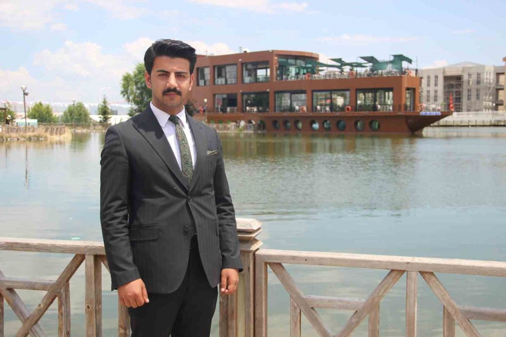 Erzurumlular Deniz Özlemini Gemi Kafe’de Gideriyor