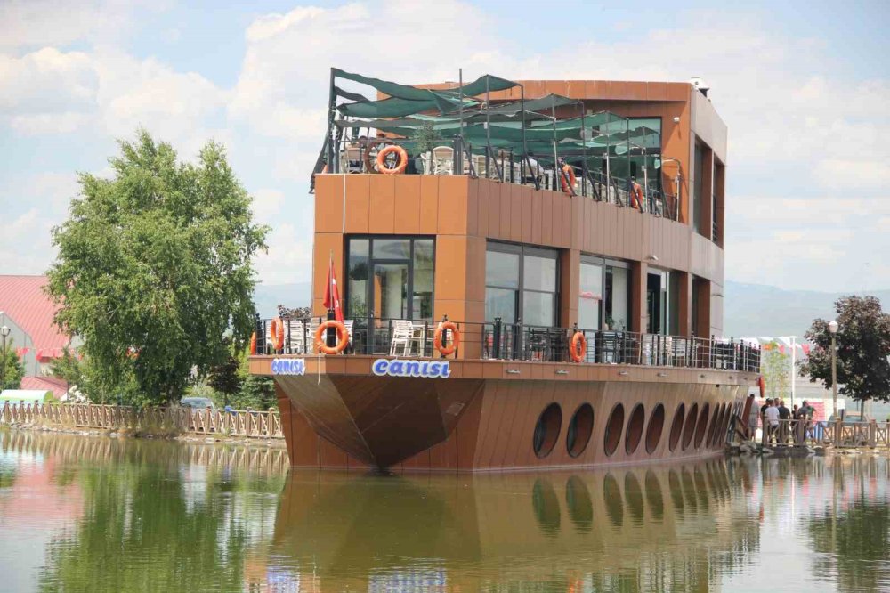 Erzurumlular Deniz Özlemini Gemi Kafe’de Gideriyor