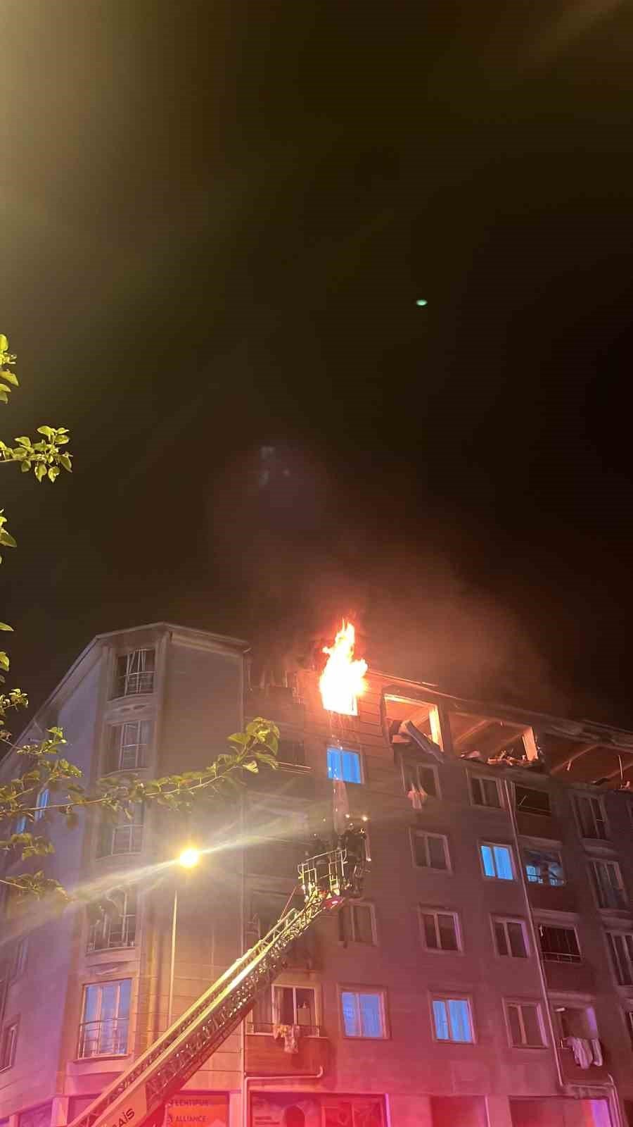Tekirdağ Çorlu'da Apartmanda Patlama.. Doğal Gaz Şüphesi, 2 Ölü ve 2 Yaralı!