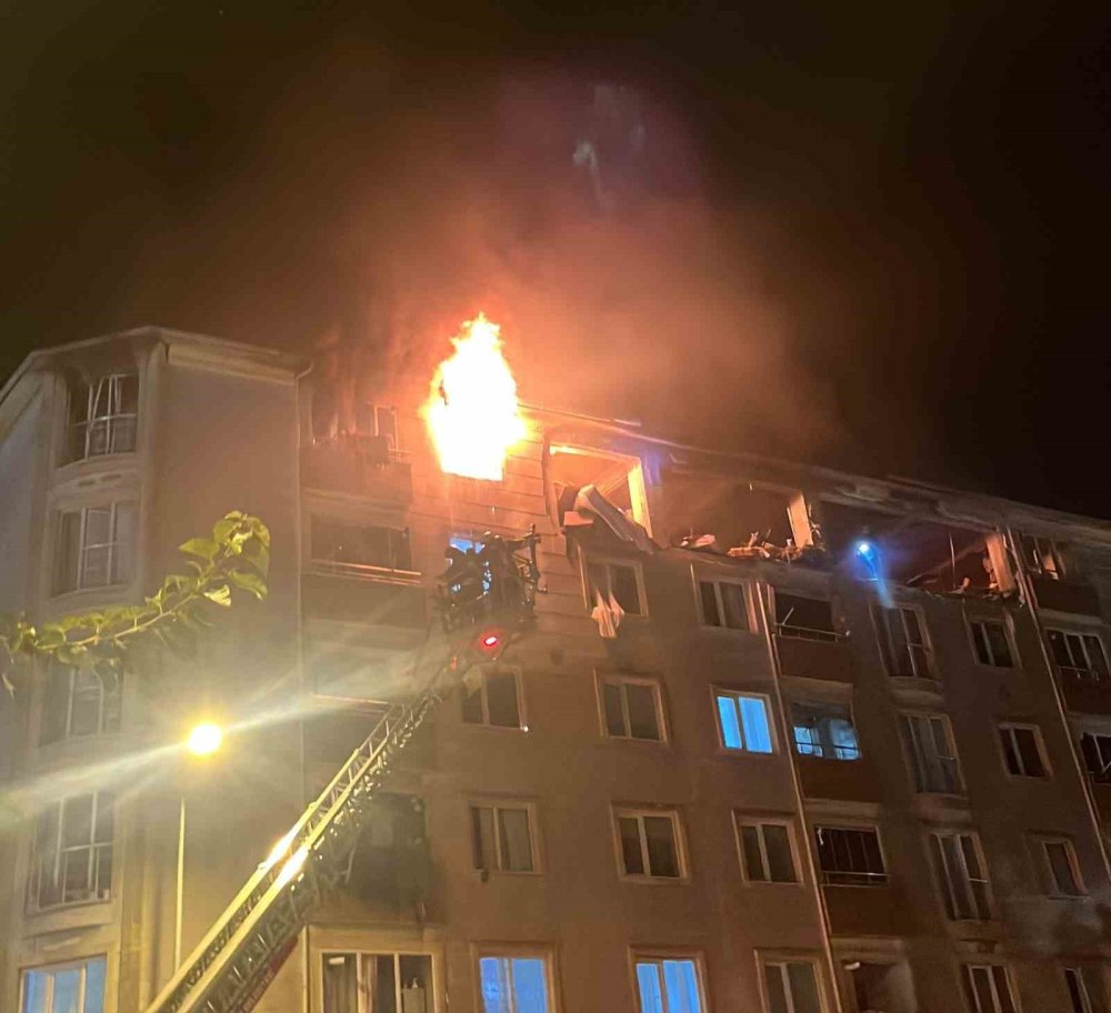 Tekirdağ Çorlu'da Apartmanda Patlama.. Doğal Gaz Şüphesi, 2 Ölü ve 2 Yaralı!
