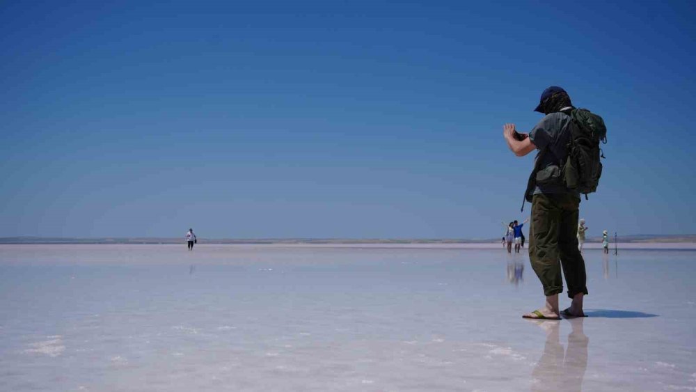 Tuz Gölü Pembe Renge Büründü, Turistler Bölgeye Akın Etti