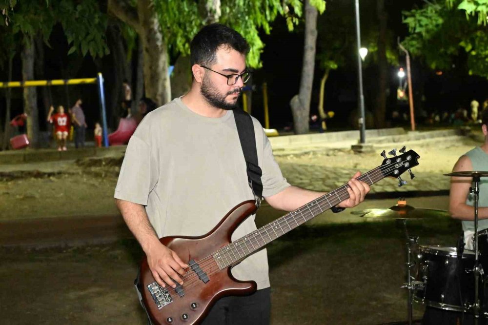 ’Akustik Yaz Akşamları’ Manisalılara Müzik Dolu Bir Hafta Sonu Yaşattı