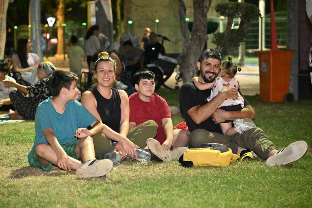 ’Akustik Yaz Akşamları’ Manisalılara Müzik Dolu Bir Hafta Sonu Yaşattı