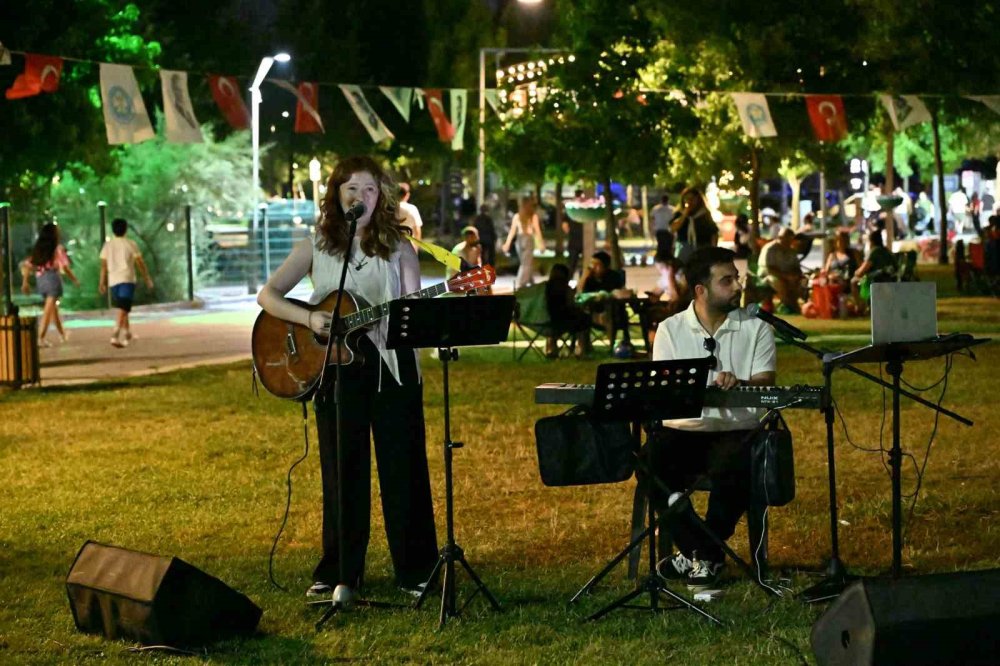 ’Akustik Yaz Akşamları’ Manisalılara Müzik Dolu Bir Hafta Sonu Yaşattı