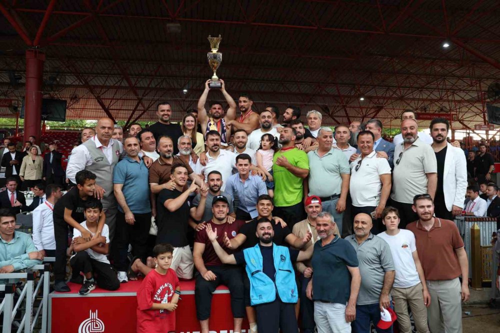 Başpehlivan Erkan Taş, Altın Kemerini Taktı