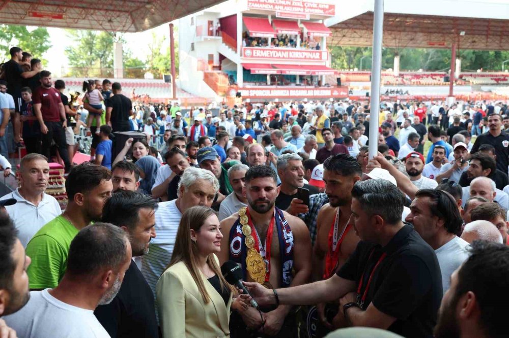 Başpehlivan Erkan Taş, Altın Kemerini Taktı
