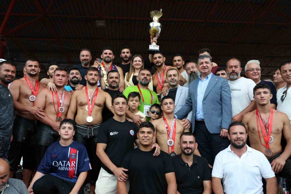 Başpehlivan Erkan Taş, Altın Kemerini Taktı