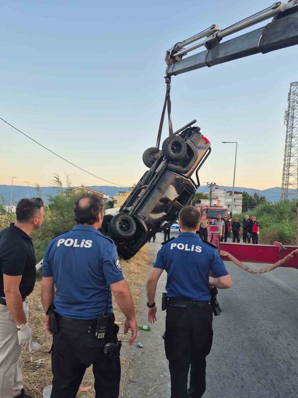Edremit'te Otomobil Dereye Uçtu.. İki Kişi Yaşamını Yitirdi, Bir Kişi Yaralandı!
