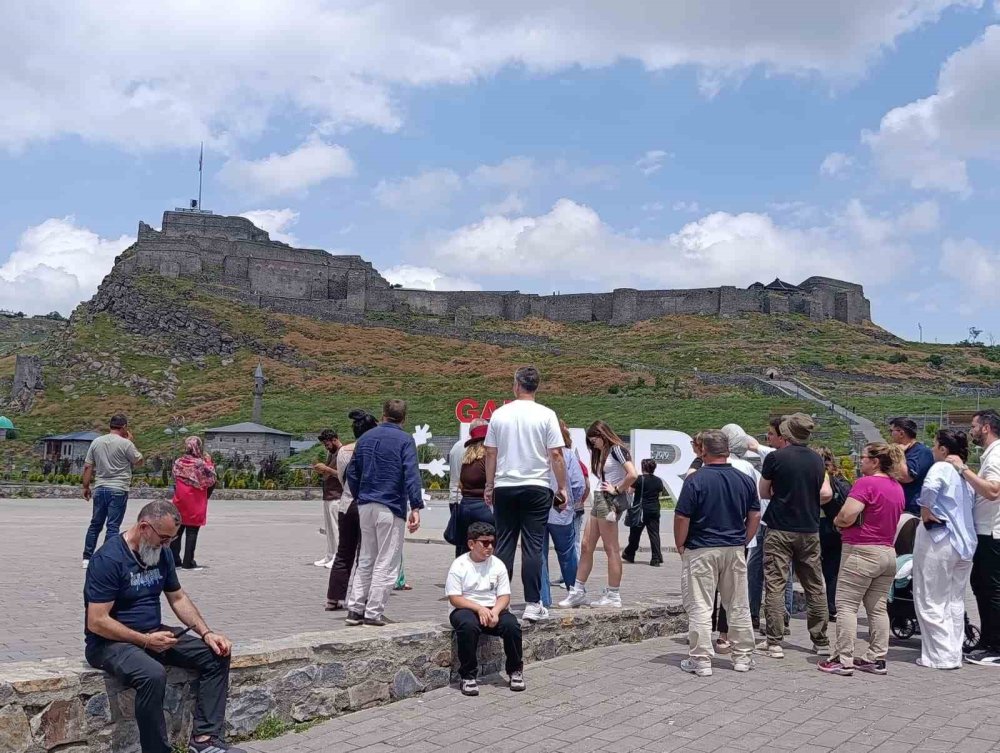 Kars’ta Günün Gündemi.. Dolu Hasarı, Turizm Hareketliliği ve İmece Öne Çıktı!