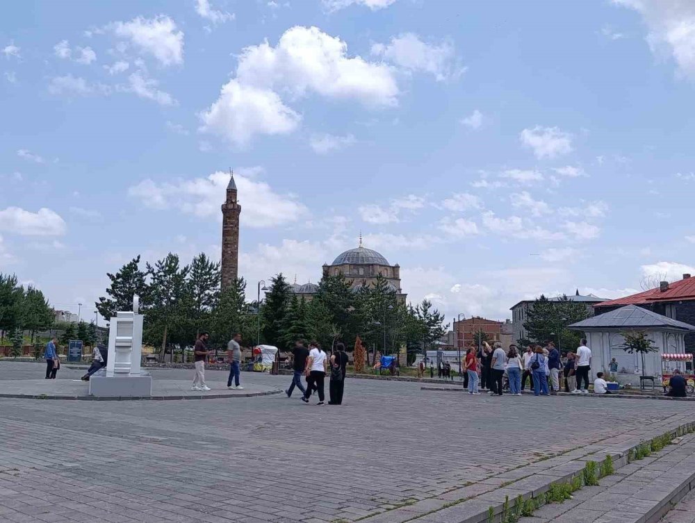Kars’ta Günün Gündemi.. Dolu Hasarı, Turizm Hareketliliği ve İmece Öne Çıktı!