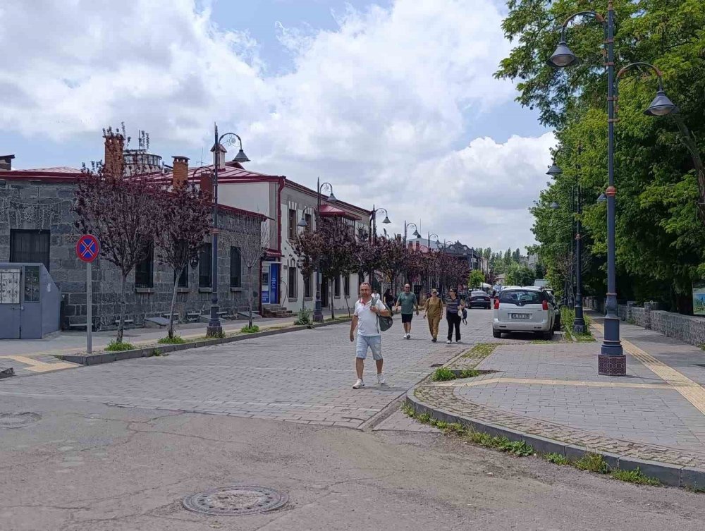 Kars’ta Günün Gündemi.. Dolu Hasarı, Turizm Hareketliliği ve İmece Öne Çıktı!