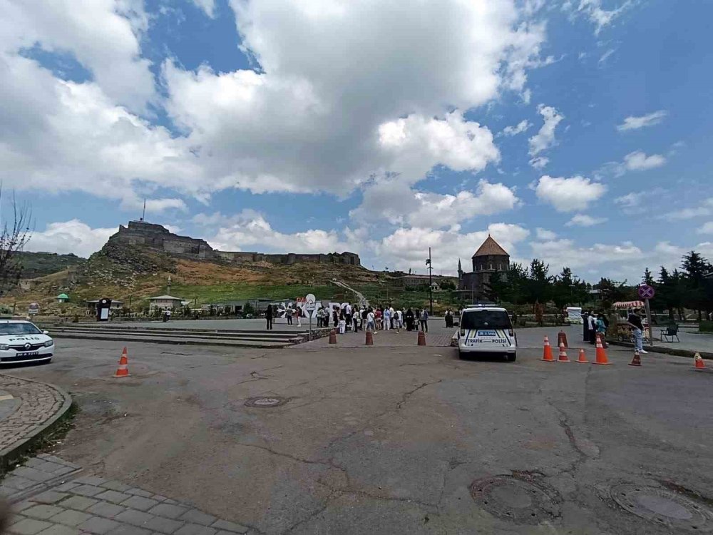 Kars’ta Günün Gündemi.. Dolu Hasarı, Turizm Hareketliliği ve İmece Öne Çıktı!