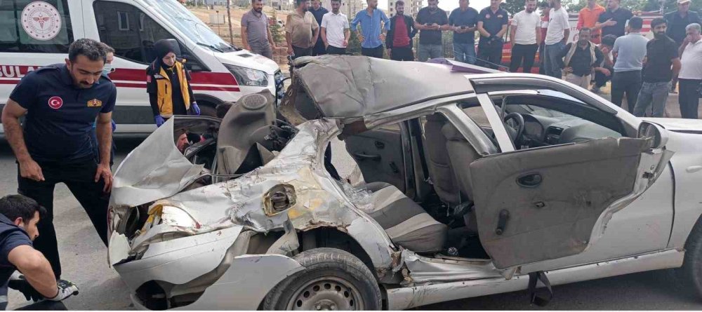 Van’da Otomobil Kamyonetle Çarpıştı: 1 Ölü, 4 Yaralı