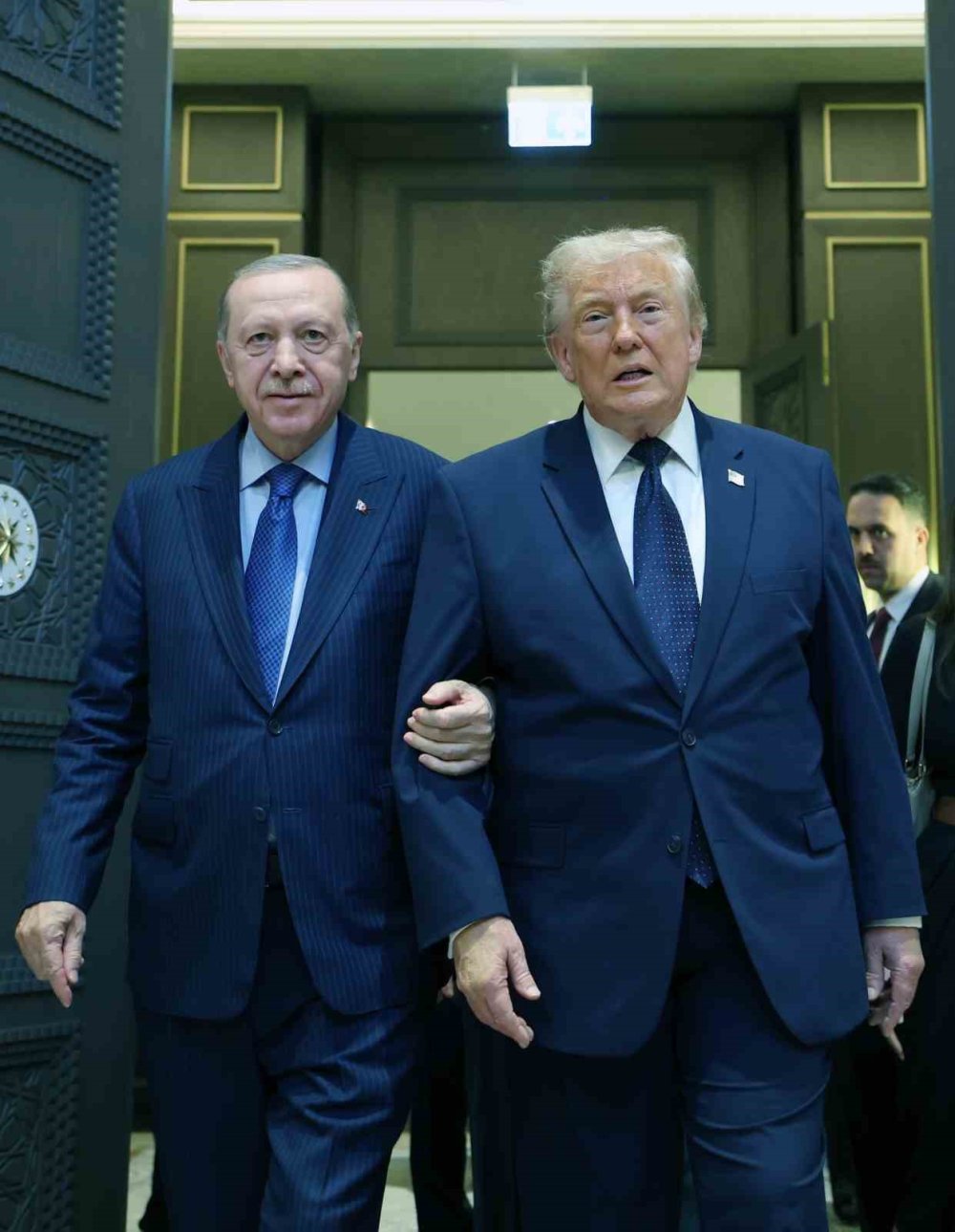 Erdoğan’dan Trump’a Resmî Karşılama.. NATO Zirvesinde Kritik Temas Başladı!