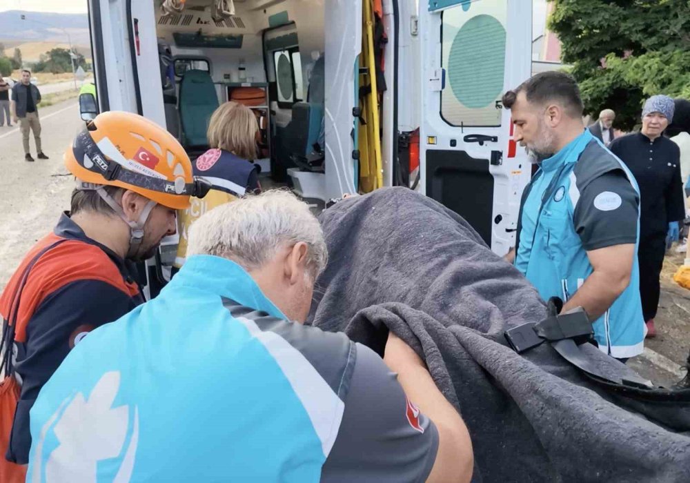 Kırıkkale’de Yolcu Otobüsü Devrildi.. 3’ü Ağır 41 Kişi Yaralandı!