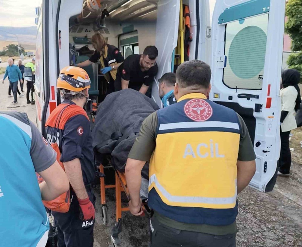 Kırıkkale’de Yolcu Otobüsü Devrildi.. 3’ü Ağır 41 Kişi Yaralandı!
