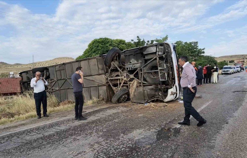 Kırıkkale’de Yolcu Otobüsü Devrildi.. 3’ü Ağır 41 Kişi Yaralandı!
