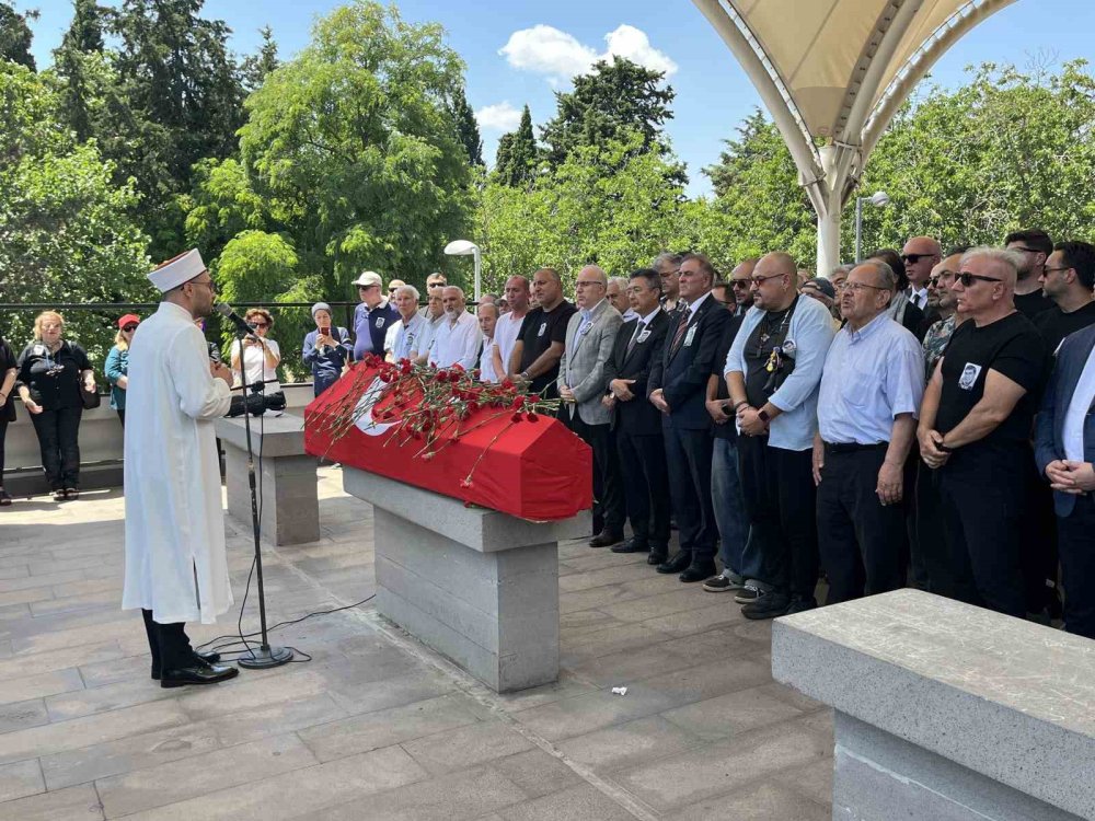 Tiyatronun Usta İsmi Zihni Göktay’a Veda.. Sanat Dünyası Son Yolculuğunda Buluştu!