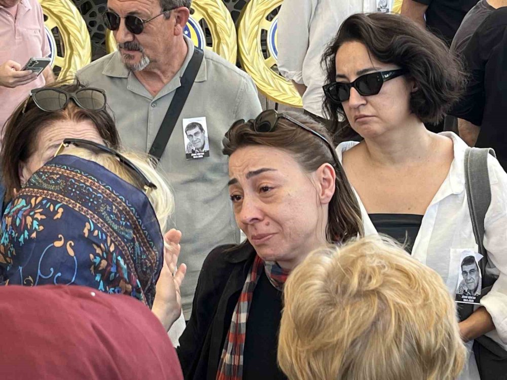 Tiyatronun Usta İsmi Zihni Göktay’a Veda.. Sanat Dünyası Son Yolculuğunda Buluştu!