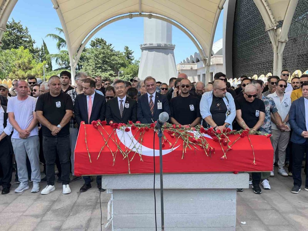 Tiyatronun Usta İsmi Zihni Göktay’a Veda.. Sanat Dünyası Son Yolculuğunda Buluştu!