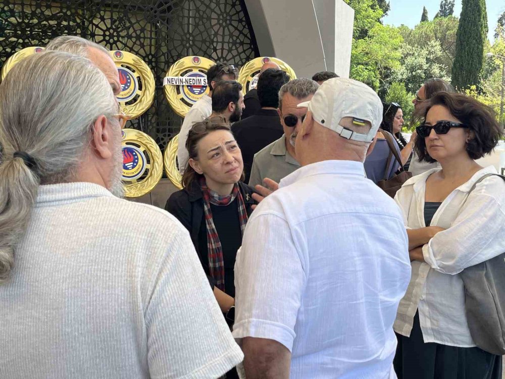 Tiyatronun Usta İsmi Zihni Göktay’a Veda.. Sanat Dünyası Son Yolculuğunda Buluştu!