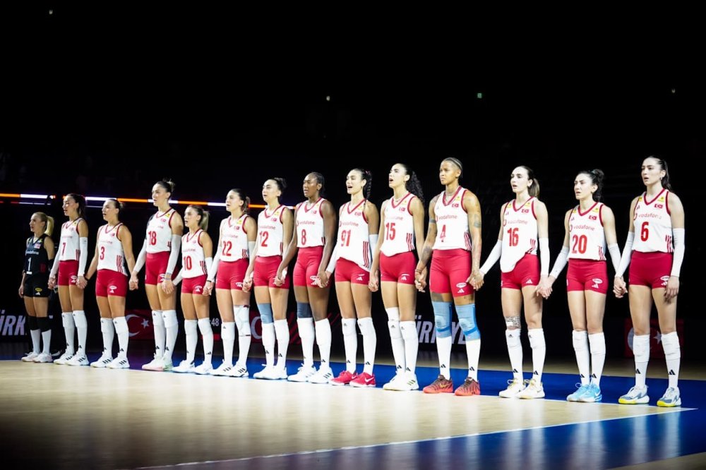 Kadın Voleybol Takımı Japonya Etabına Galibiyetle Başladı.. Polonya'yı 3-1 Mağlup Etti!