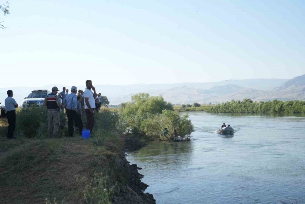 Muş’ta Nehre Düşen 10 Yaşındaki Çocuk İçin Arama Çalışması Başlatıldı