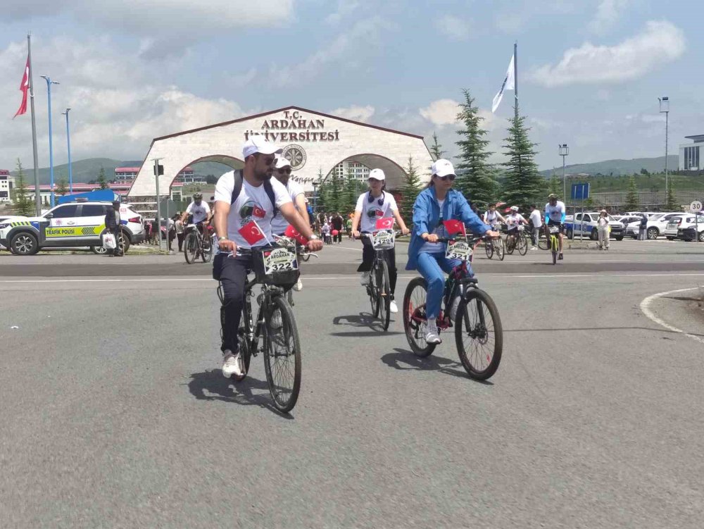 Ardahan'da Bisiklet Festivali Başladı.. Yüzlerce Sporcu Pedalları Doğaya Çevirdi!
