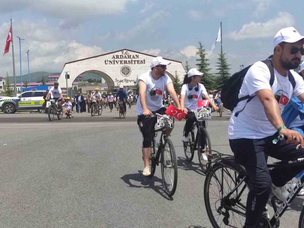 Ardahan'da Bisiklet Festivali Başladı.. Yüzlerce Sporcu Pedalları Doğaya Çevirdi!