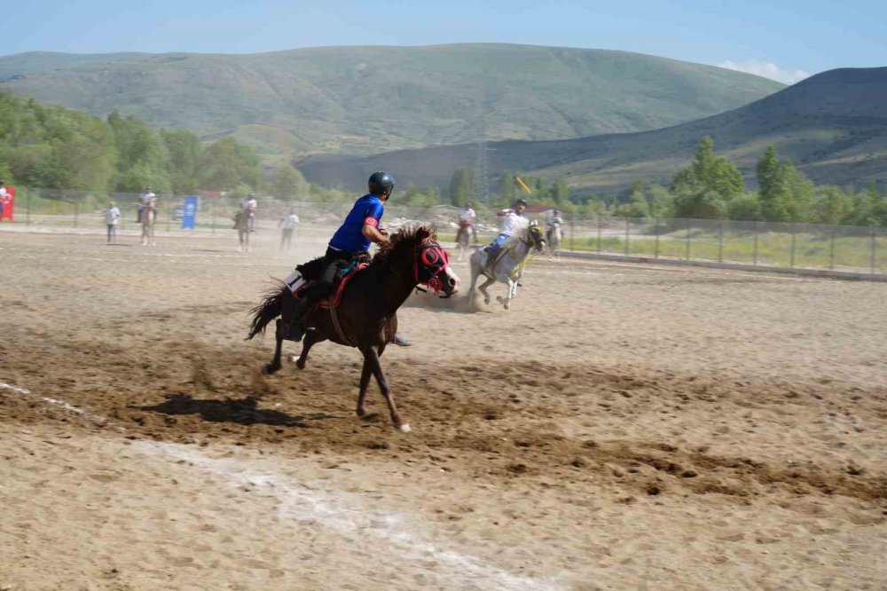 Bayburt'ta Cirit Şampiyonu 21 Şubat Atlı Spor Kulübü Oldu.. Bir Üst Lige Yükseldi!