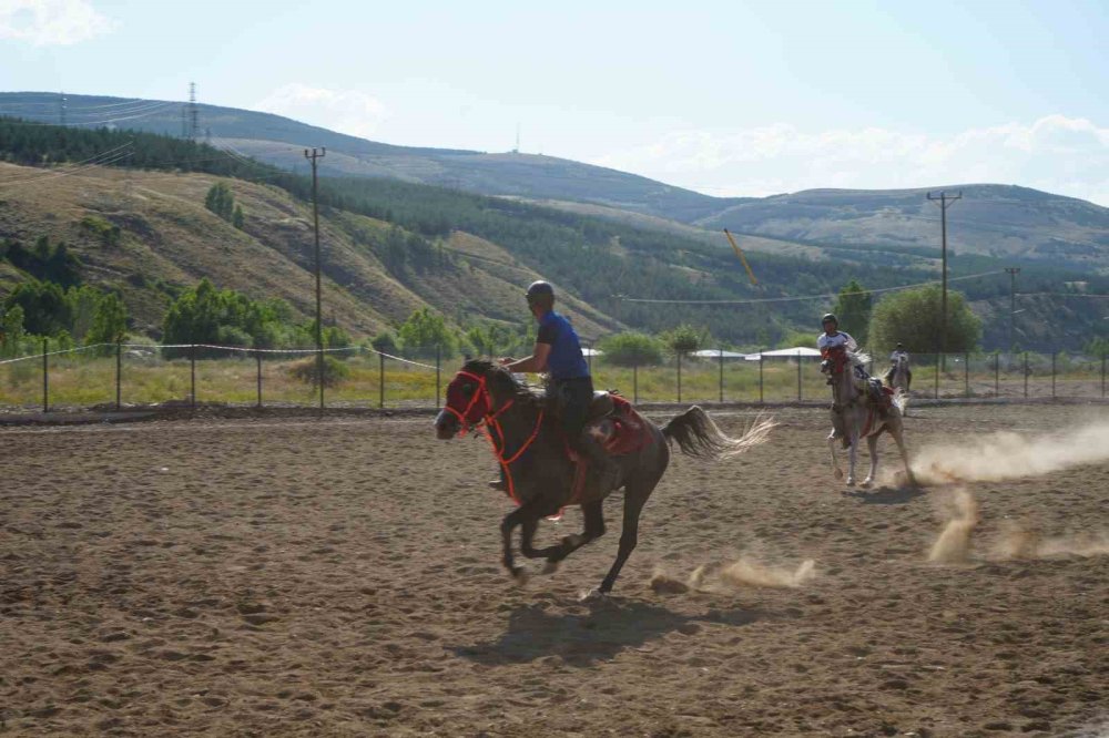 Bayburt'ta Cirit Şampiyonu 21 Şubat Atlı Spor Kulübü Oldu.. Bir Üst Lige Yükseldi!