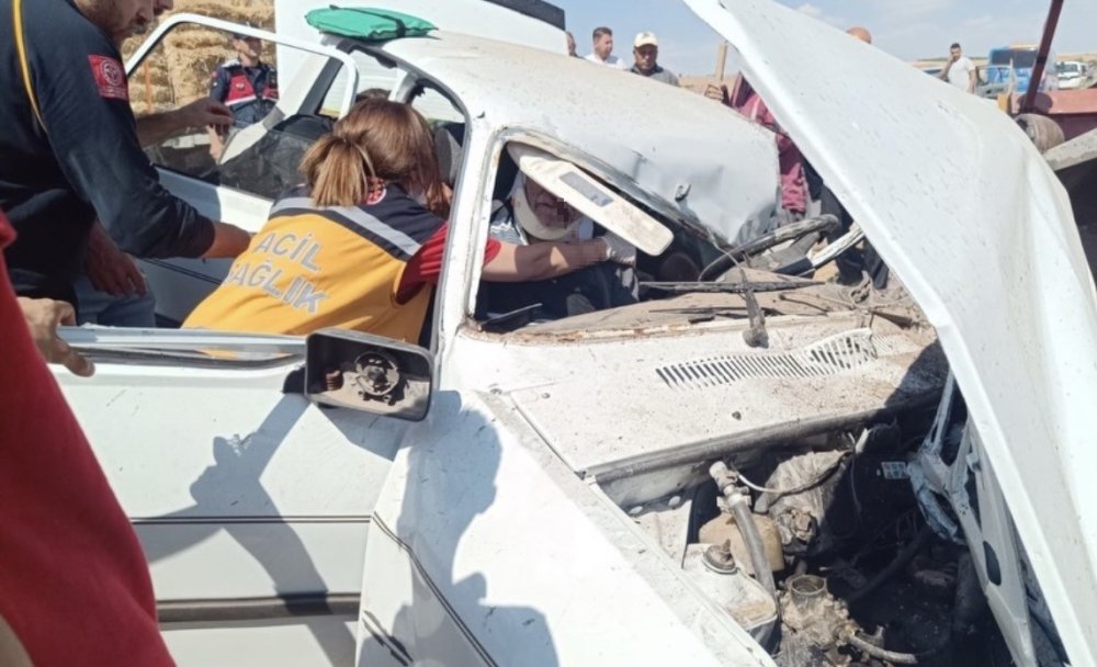Çankırı’da Otomobil Park Halindeki Traktöre Çarptı: 3 Ölü, 1 Yaralı