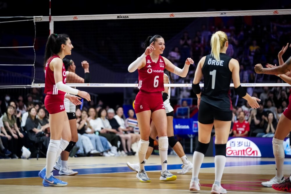 Kadın Voleybol Takımı Grup Etabını Galibiyetle Tamamladı.. Tayland'ı 3-1 Mağlup Etti!