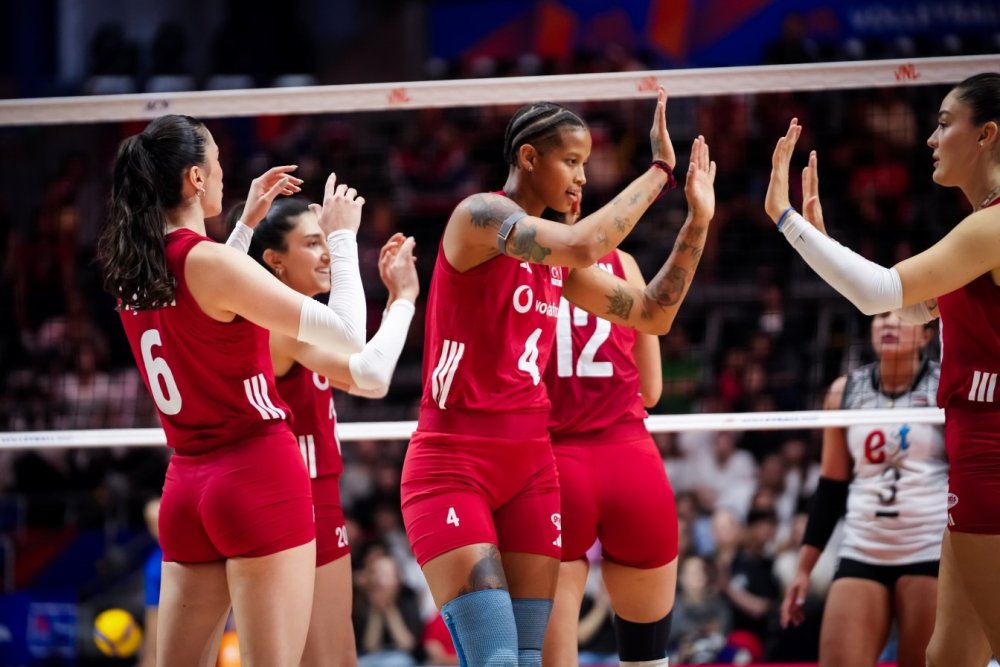 Kadın Voleybol Takımı Grup Etabını Galibiyetle Tamamladı.. Tayland'ı 3-1 Mağlup Etti!