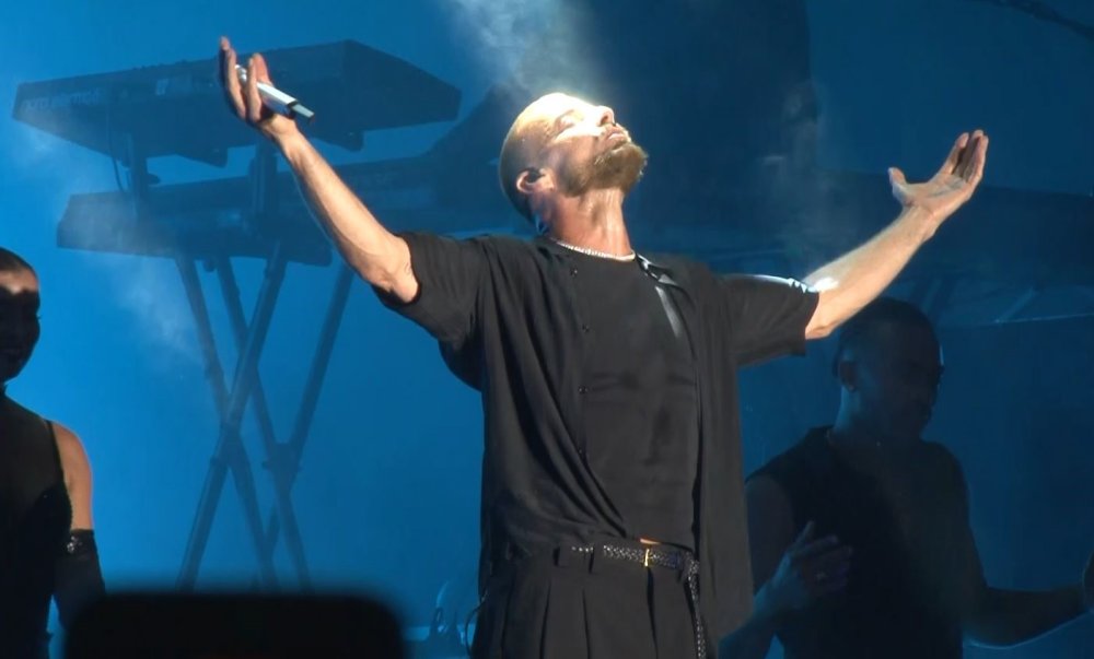 Ricky Martin 15 Yıl Sonra İstanbul’da Sahne Aldı.. Binlerce Hayranıyla Buluştu!
